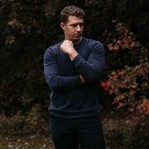 Taylor Stitch The Fillmore Crewneck Sweatshirt in blue grey , size 44